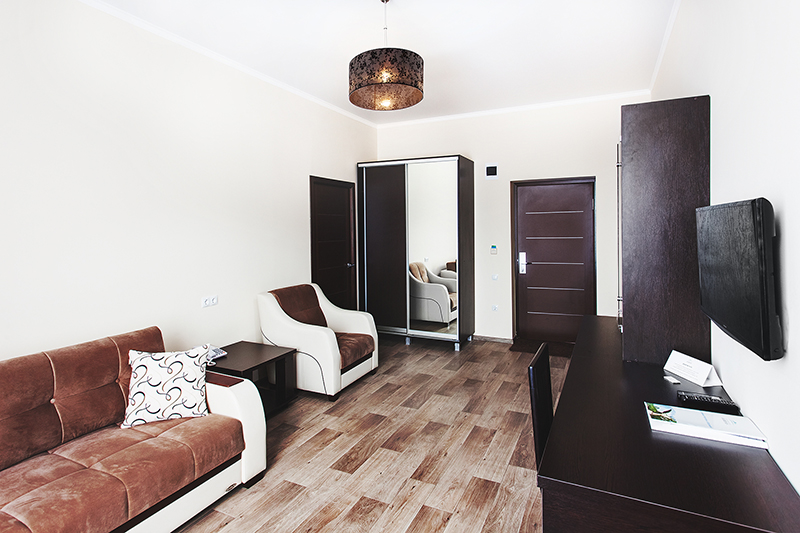 2-мест. 2-комн. СЕМЕЙНЫЙ ПК площадь номера 28-47 м2, питание Люкс