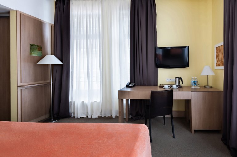 Стандарт с видом на реку