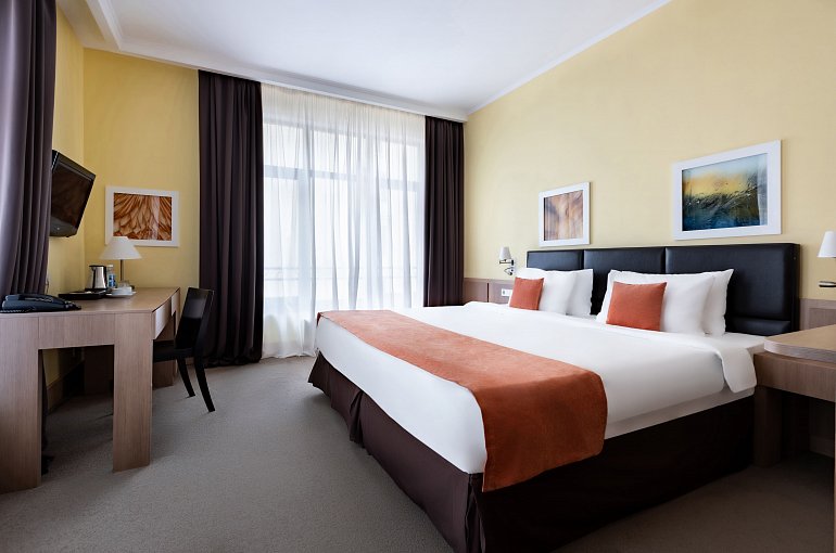 Стандарт с видом на реку