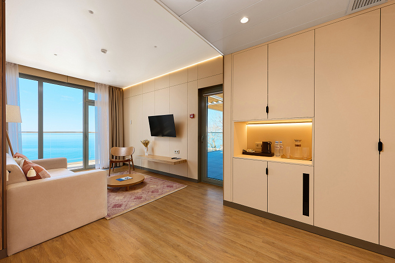 4-местн. 2-комн. Джуниор "Приморский" с выходом на террасу