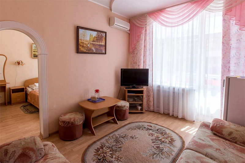 "Люкс" (окна во двор)