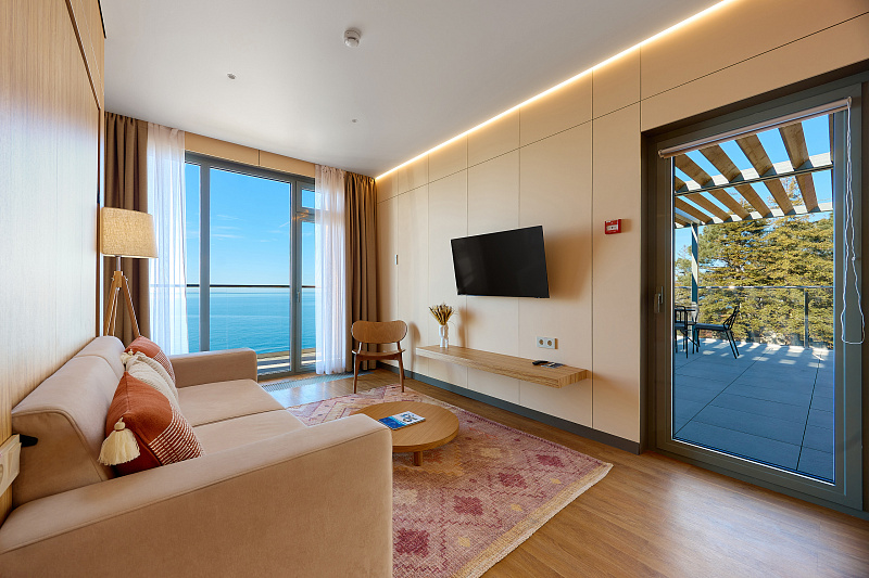 4-местн. 2-комн. Джуниор "Приморский" с выходом на террасу