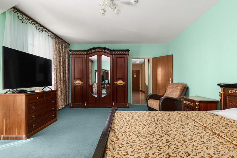 Люкс Двухкомнатный двухместный DBL с Кухней